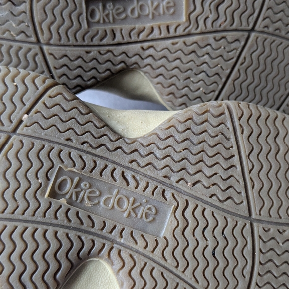 Okie Dokie Kid's Brown Shoes. 8M - Picture 4 of 7